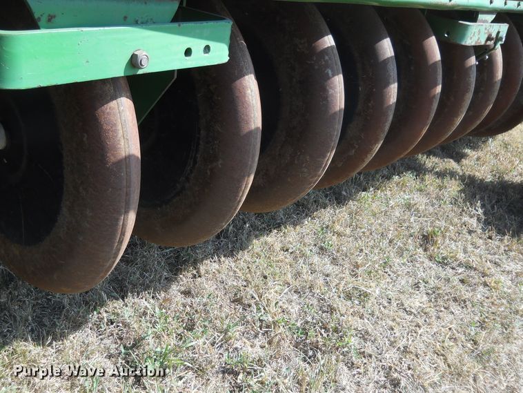 image for item HO9697 (3) John Deere 9400 hoe grain drills