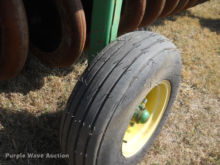 image for item HO9697 (3) John Deere 9400 hoe grain drills