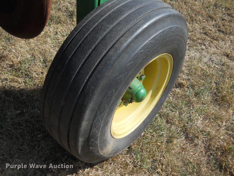 image for item HO9697 (3) John Deere 9400 hoe grain drills