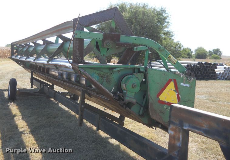 image for item HO9701 1988 John Deere 930 rigid head