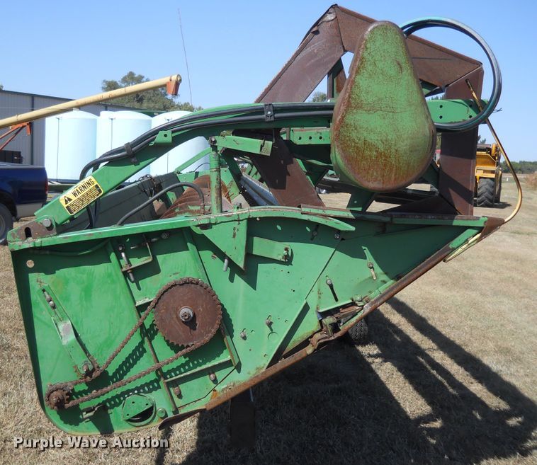 image for item HO9701 1988 John Deere 930 rigid head