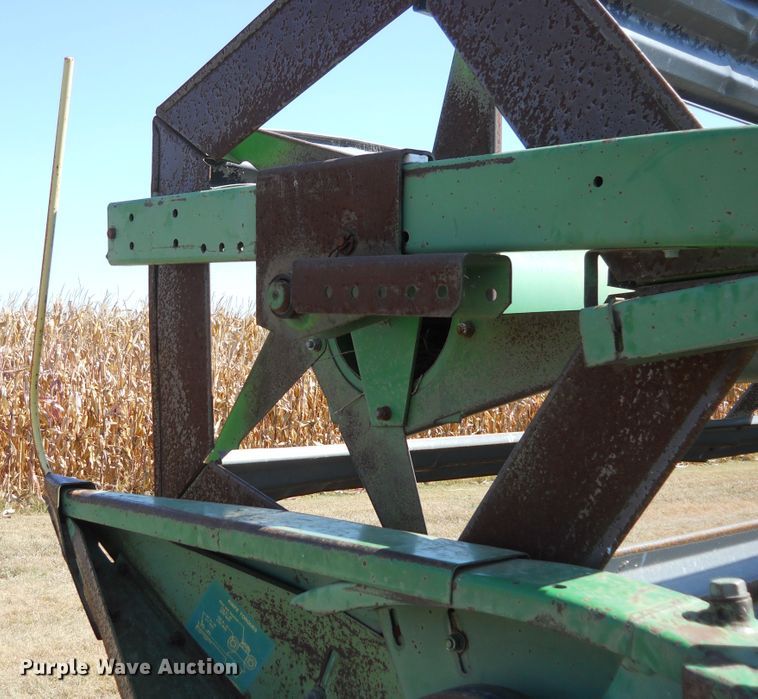 image for item HO9701 1988 John Deere 930 rigid head