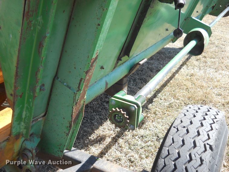 image for item HO9701 1988 John Deere 930 rigid head