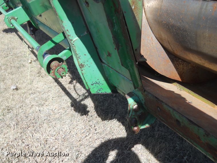image for item HO9701 1988 John Deere 930 rigid head
