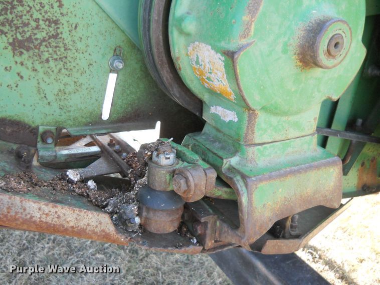 image for item HO9701 1988 John Deere 930 rigid head