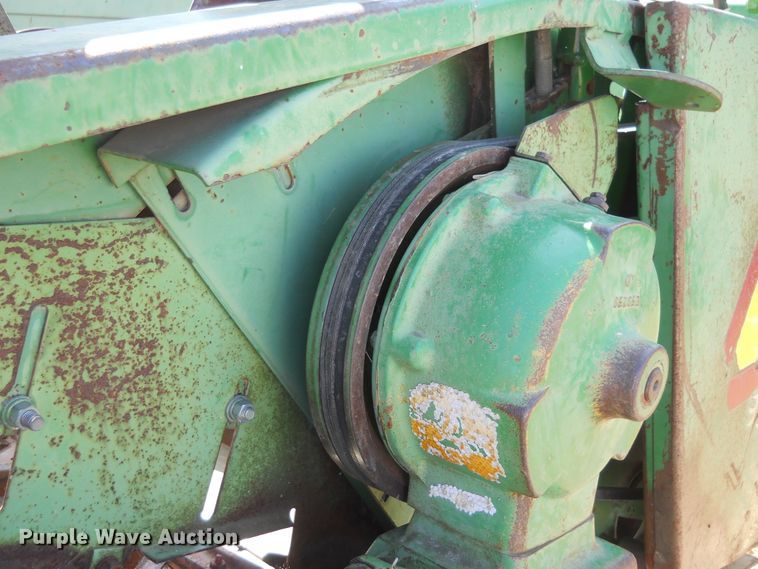 image for item HO9701 1988 John Deere 930 rigid head