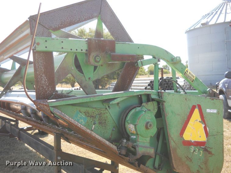 image for item HO9701 1988 John Deere 930 rigid head