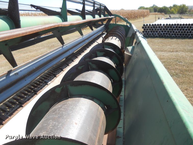 image for item HO9701 1988 John Deere 930 rigid head