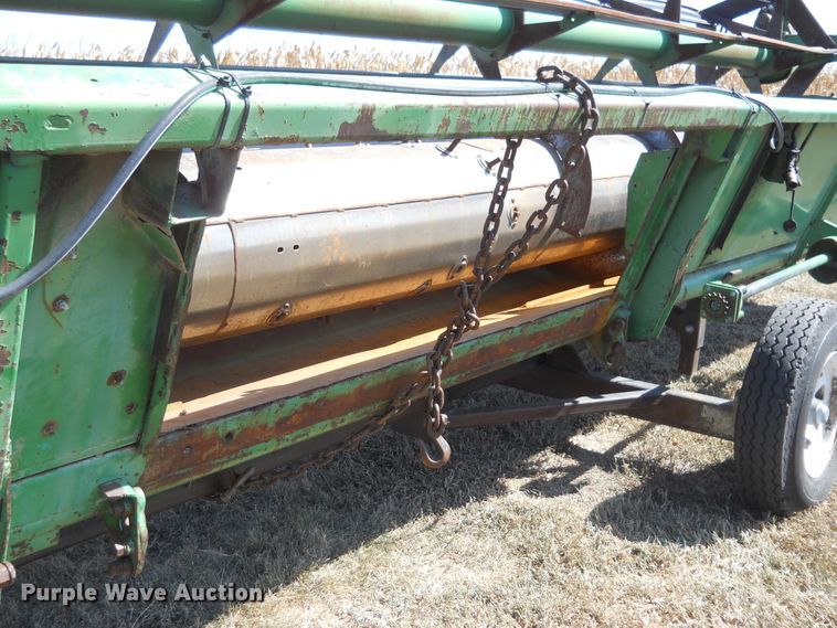 image for item HO9701 1988 John Deere 930 rigid head