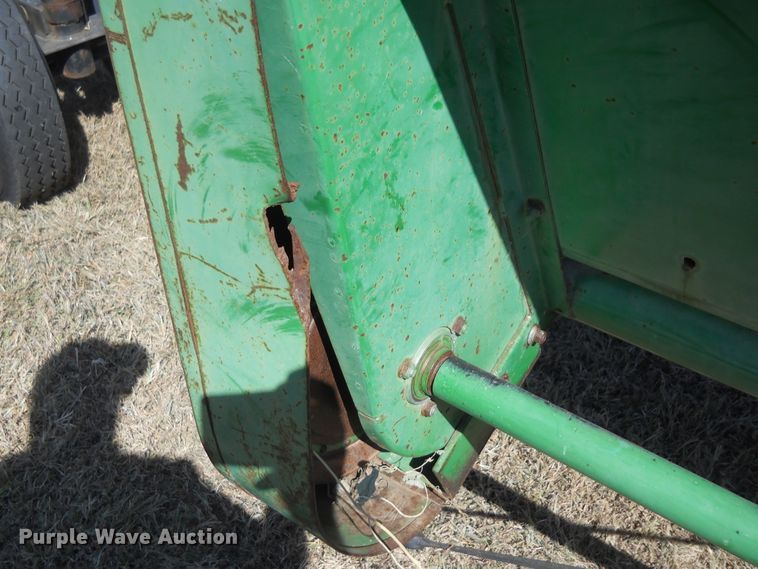 image for item HO9701 1988 John Deere 930 rigid head