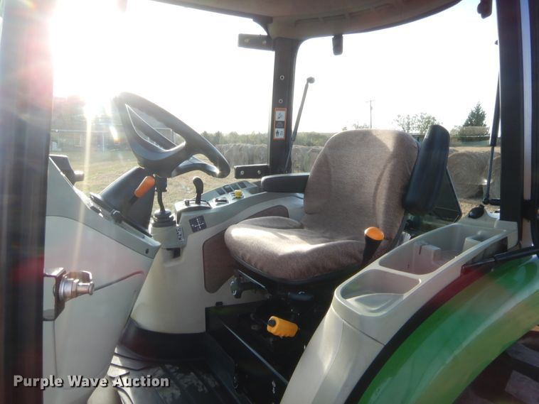 image for item HW9053 2011 John Deere 4520  tractor