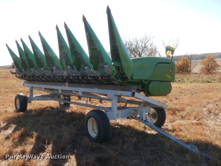 image for item HW9120 2009 John Deere 608C corn head