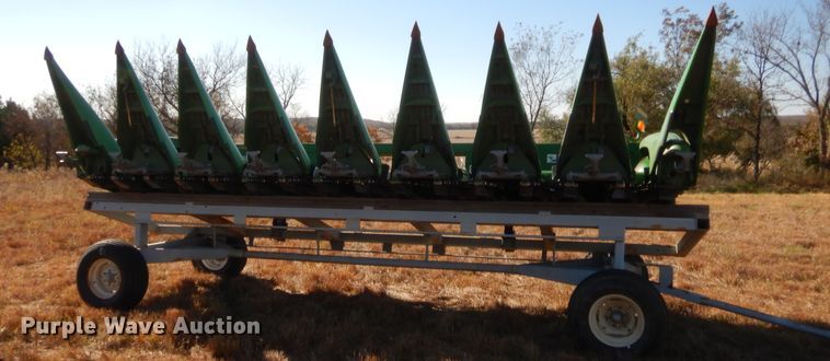 image for item HW9120 2009 John Deere 608C corn head