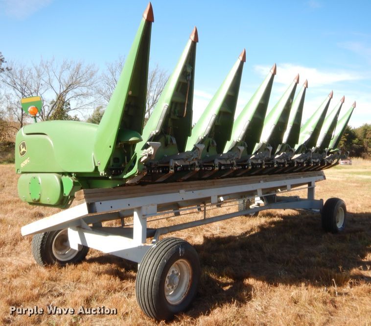 image for item HW9120 2009 John Deere 608C corn head