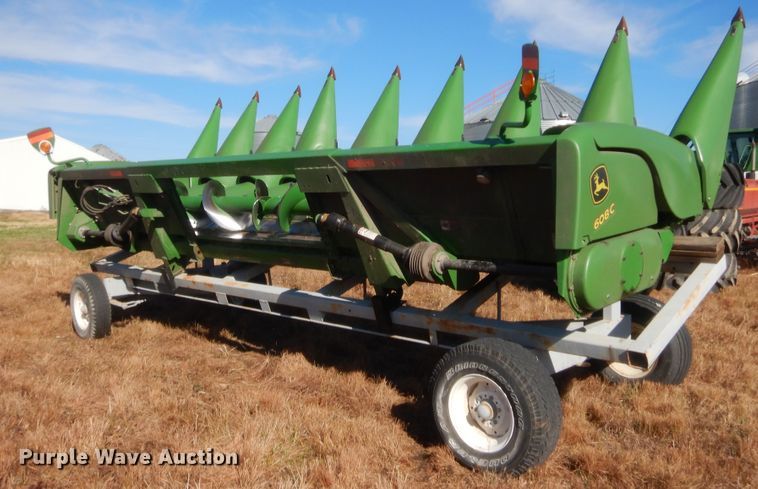 image for item HW9120 2009 John Deere 608C corn head