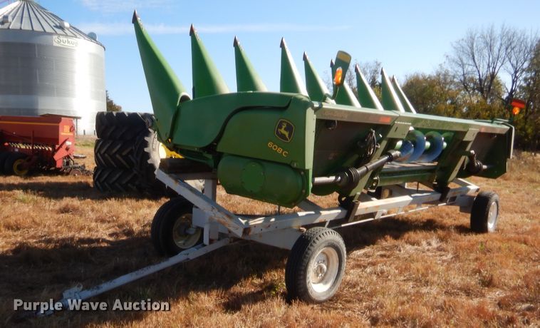 image for item HW9120 2009 John Deere 608C corn head