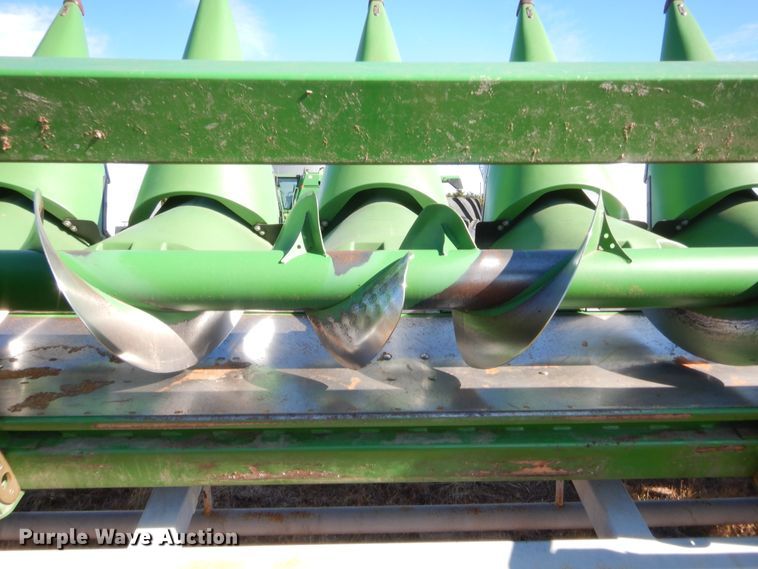 image for item HW9120 2009 John Deere 608C corn head