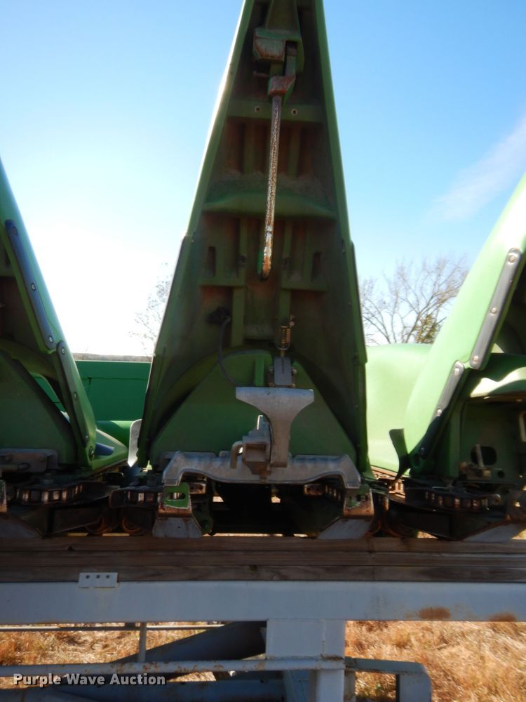 image for item HW9120 2009 John Deere 608C corn head