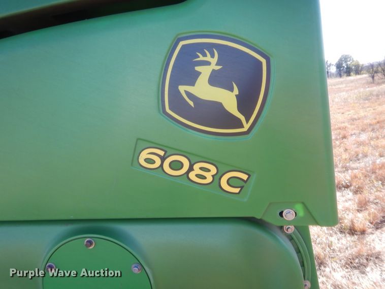 image for item HW9120 2009 John Deere 608C corn head