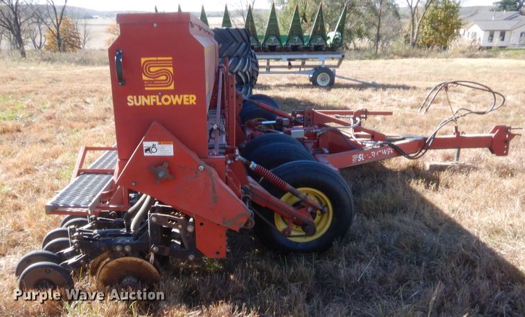 image for item HW9122 Sunflower 9410-20 grain drill