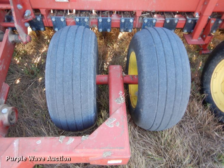 image for item HW9122 Sunflower 9410-20 grain drill