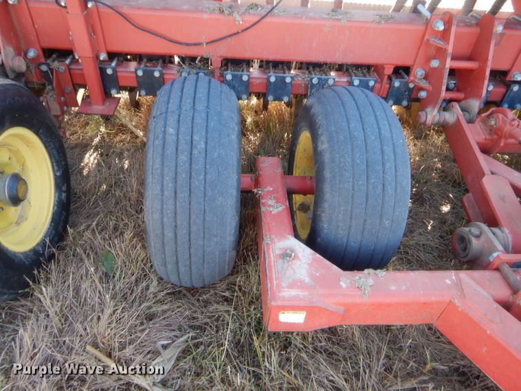 image for item HW9122 Sunflower 9410-20 grain drill