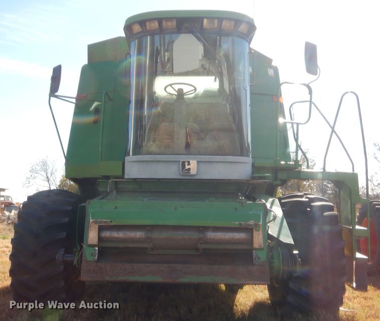 image for item HW9124 1990 John Deere 9600  combine