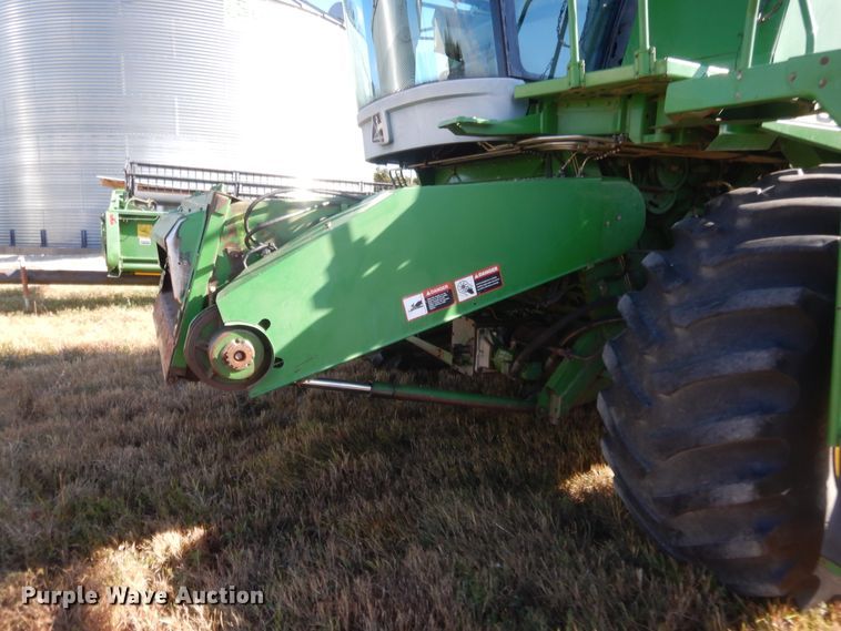 image for item HW9124 1990 John Deere 9600  combine