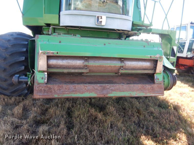 image for item HW9124 1990 John Deere 9600  combine