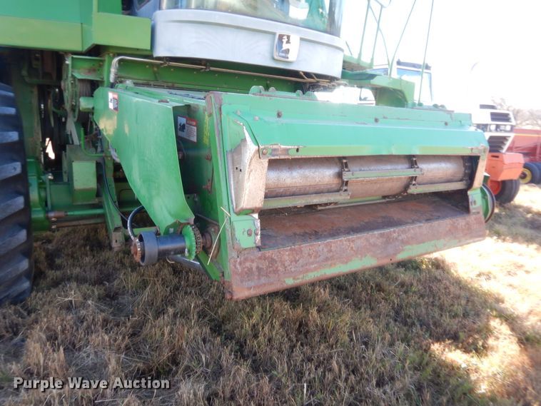 image for item HW9124 1990 John Deere 9600  combine
