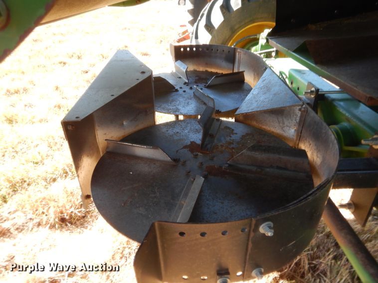 image for item HW9124 1990 John Deere 9600  combine