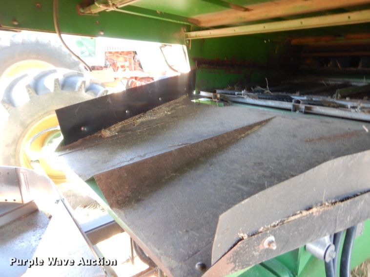 image for item HW9124 1990 John Deere 9600  combine