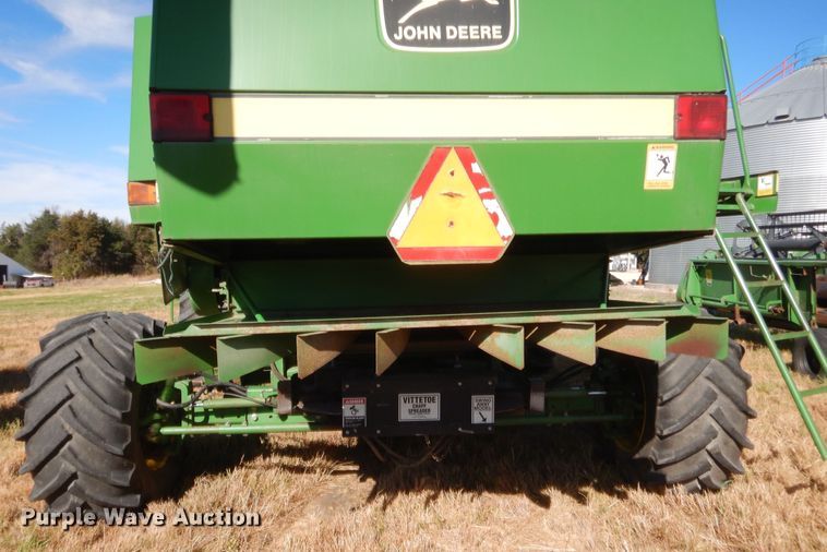 image for item HW9124 1990 John Deere 9600  combine