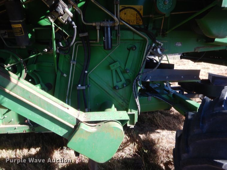 image for item HW9124 1990 John Deere 9600  combine