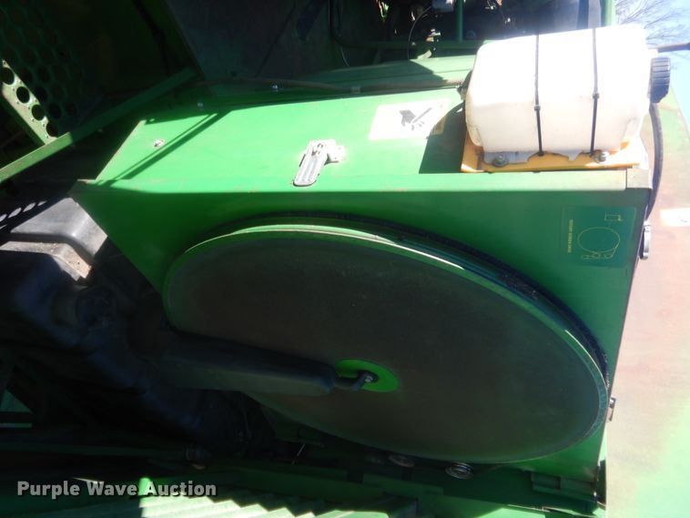 image for item HW9124 1990 John Deere 9600  combine