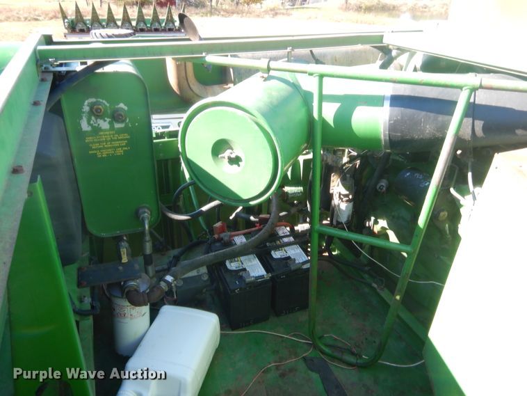 image for item HW9124 1990 John Deere 9600  combine