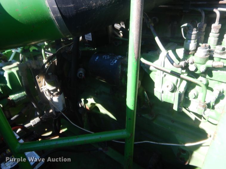 image for item HW9124 1990 John Deere 9600  combine