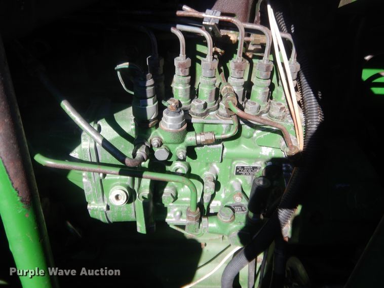 image for item HW9124 1990 John Deere 9600  combine