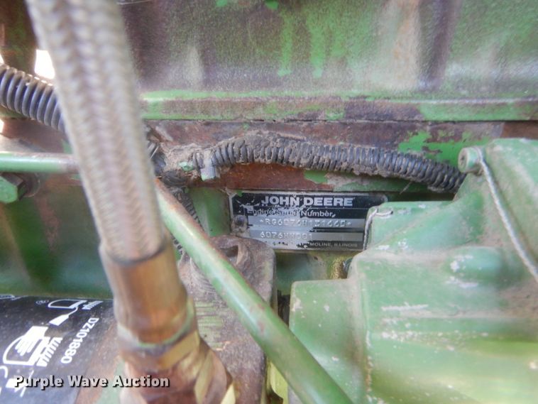 image for item HW9124 1990 John Deere 9600  combine