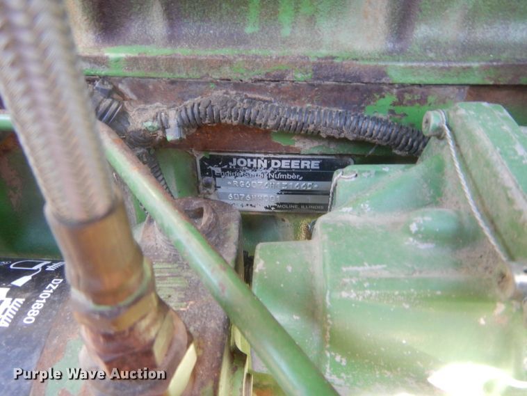 image for item HW9124 1990 John Deere 9600  combine
