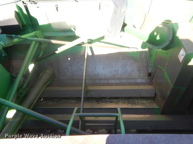 image for item HW9124 1990 John Deere 9600  combine