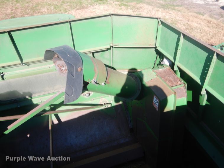image for item HW9124 1990 John Deere 9600  combine