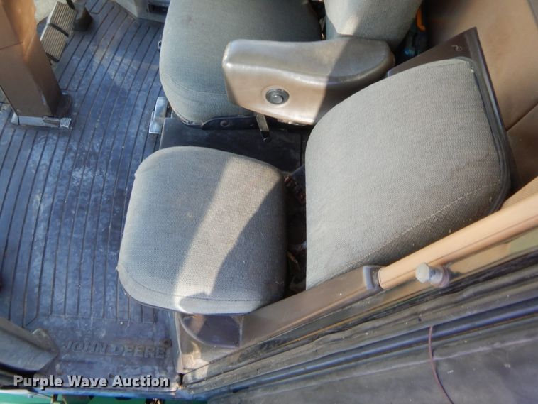 image for item HW9124 1990 John Deere 9600  combine