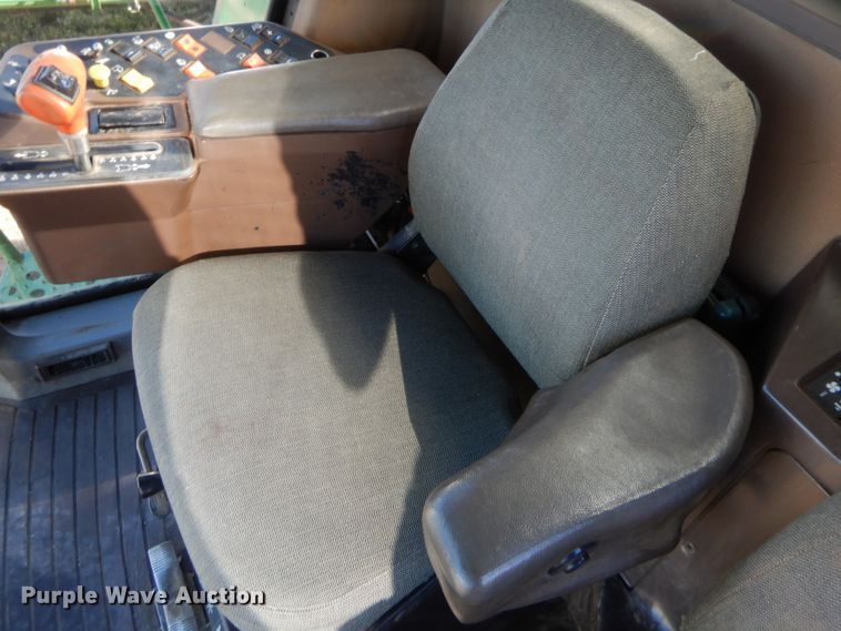 image for item HW9124 1990 John Deere 9600  combine