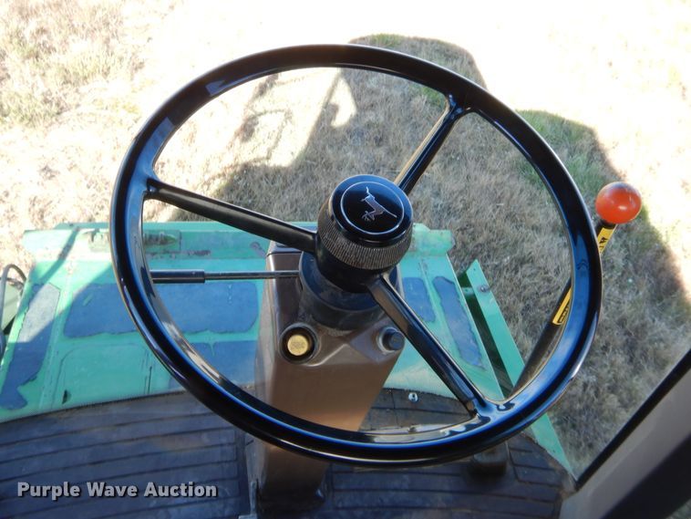 image for item HW9124 1990 John Deere 9600  combine