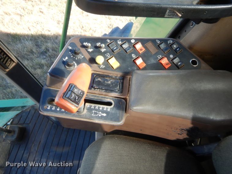 image for item HW9124 1990 John Deere 9600  combine