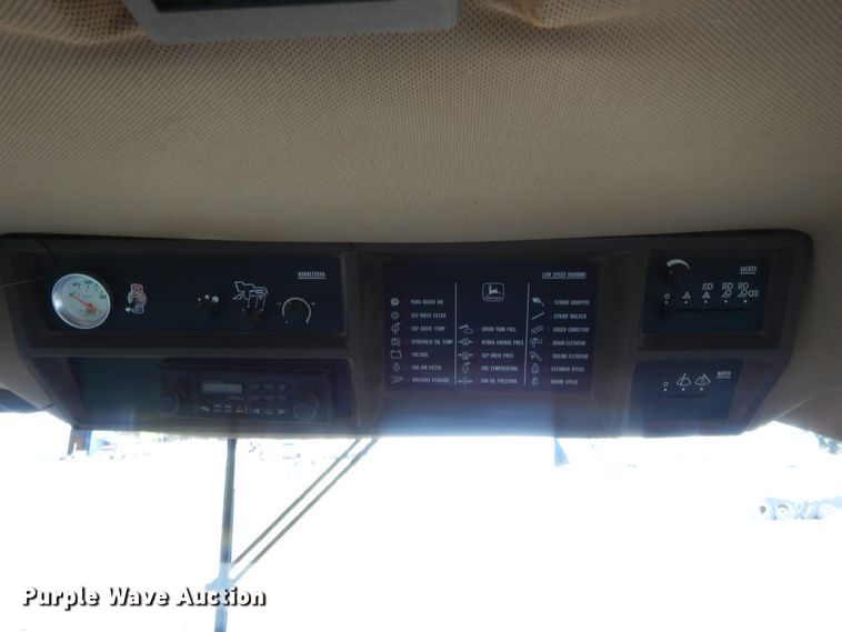 image for item HW9124 1990 John Deere 9600  combine