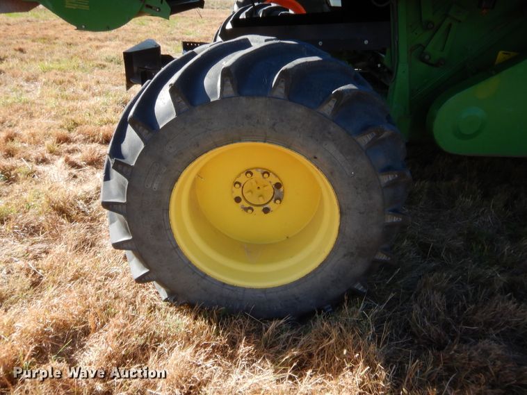 image for item HW9124 1990 John Deere 9600  combine