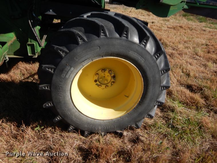 image for item HW9124 1990 John Deere 9600  combine