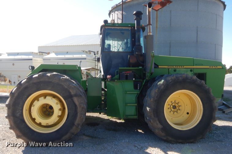 image for item HW9126 1996 John Deere 8870  4WD tractor